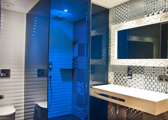 Sant Jordi Boutique Калелья